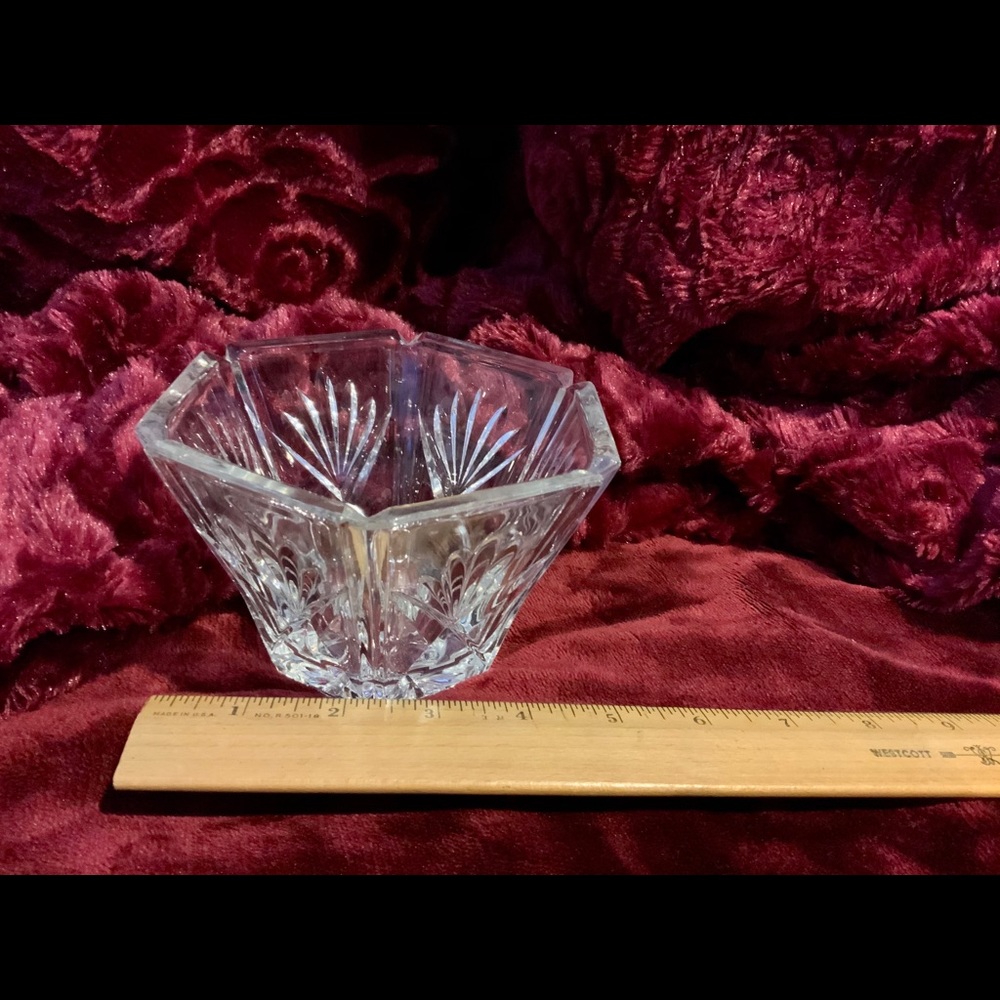 Glass bowl, crystal like cuts